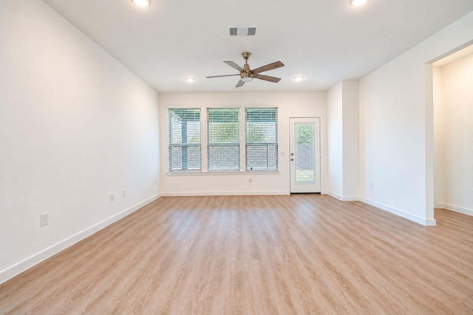 18110 Velaris Way Property Photo 7