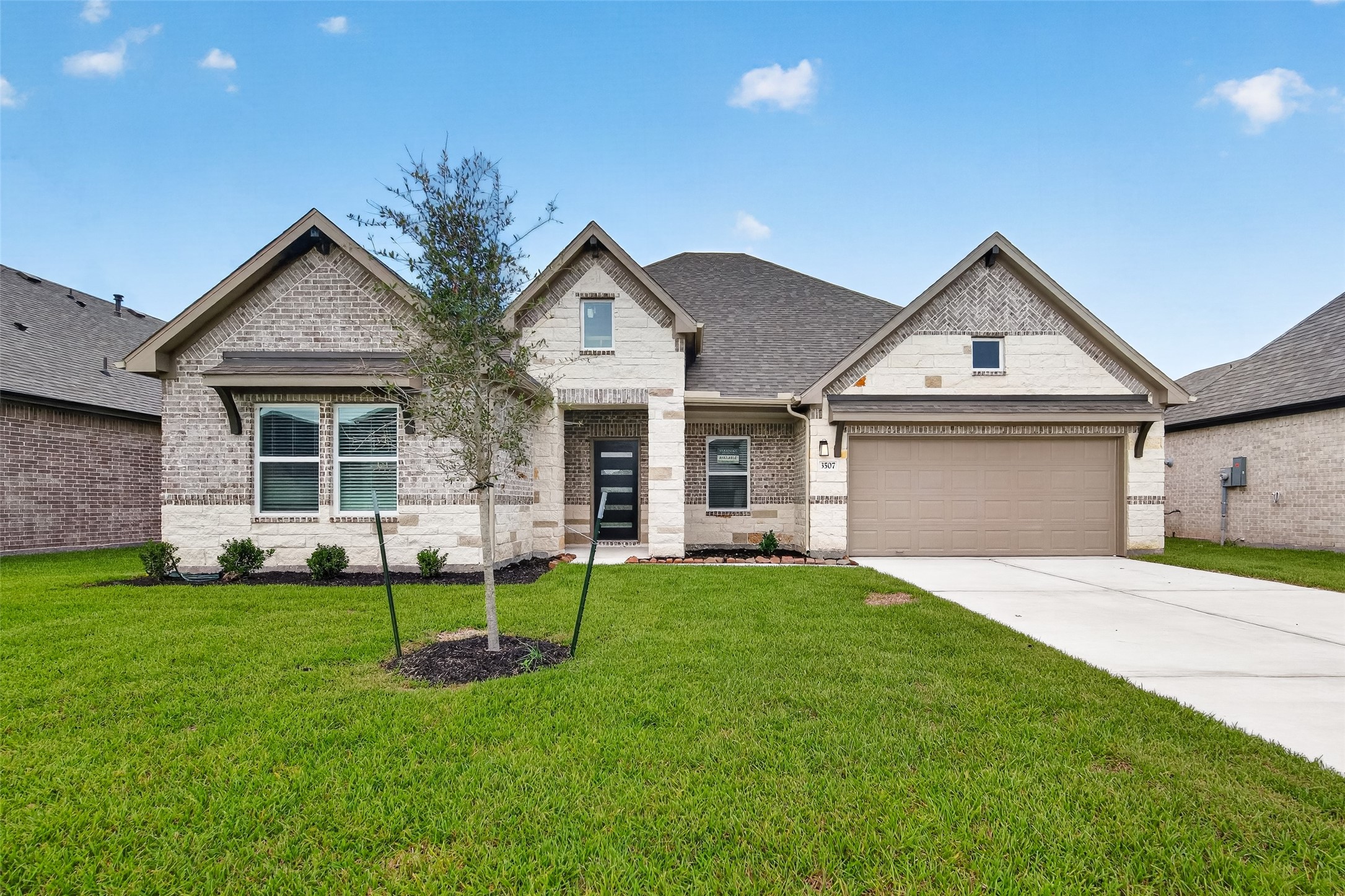 3507 Sago Palm Dr Property Photo 1