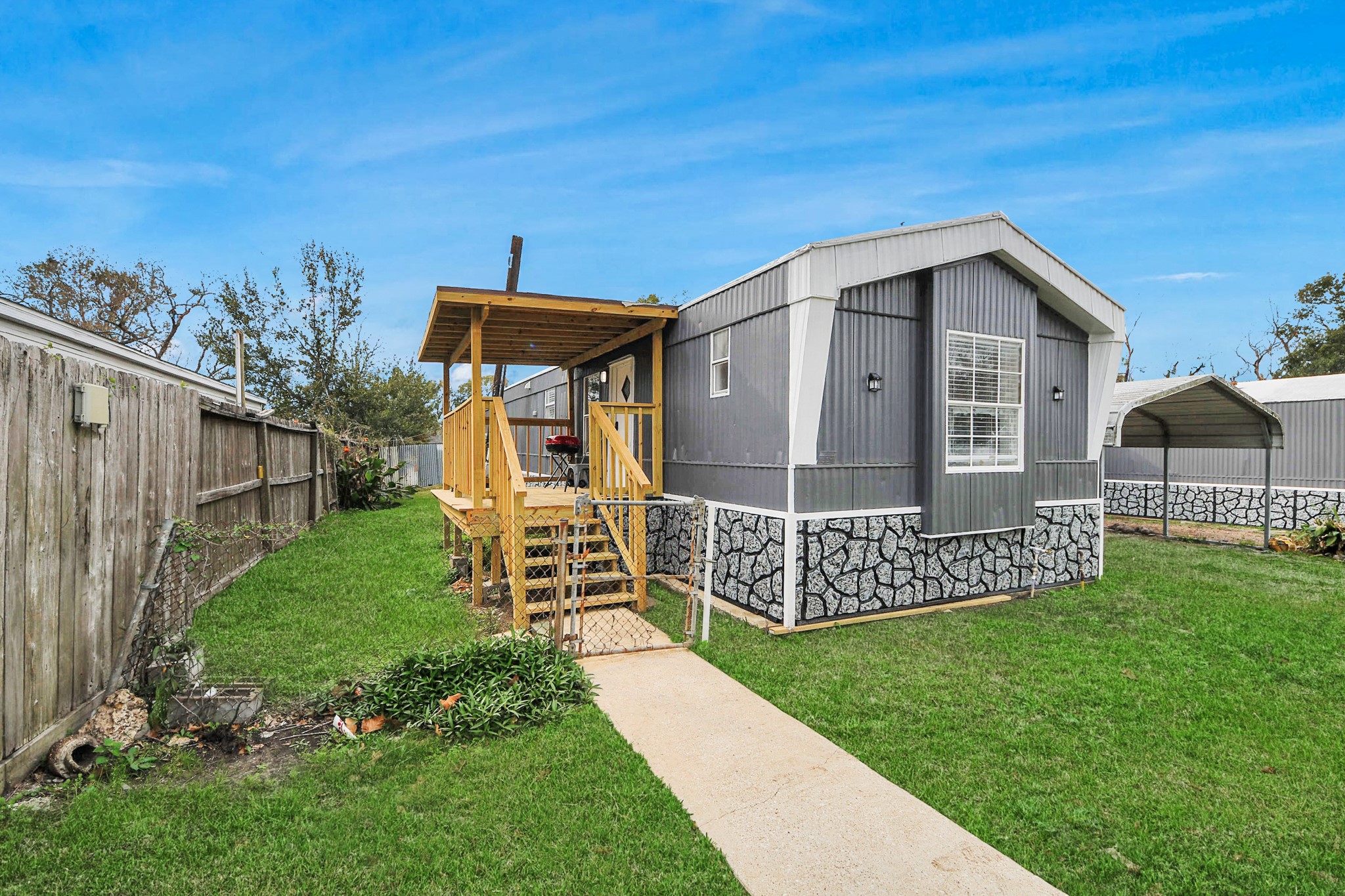 145 W Austin Avenue Property Photo 3
