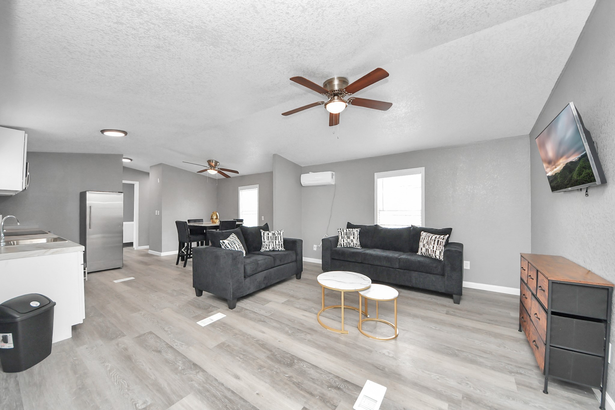 145 W Austin Avenue Property Photo 4