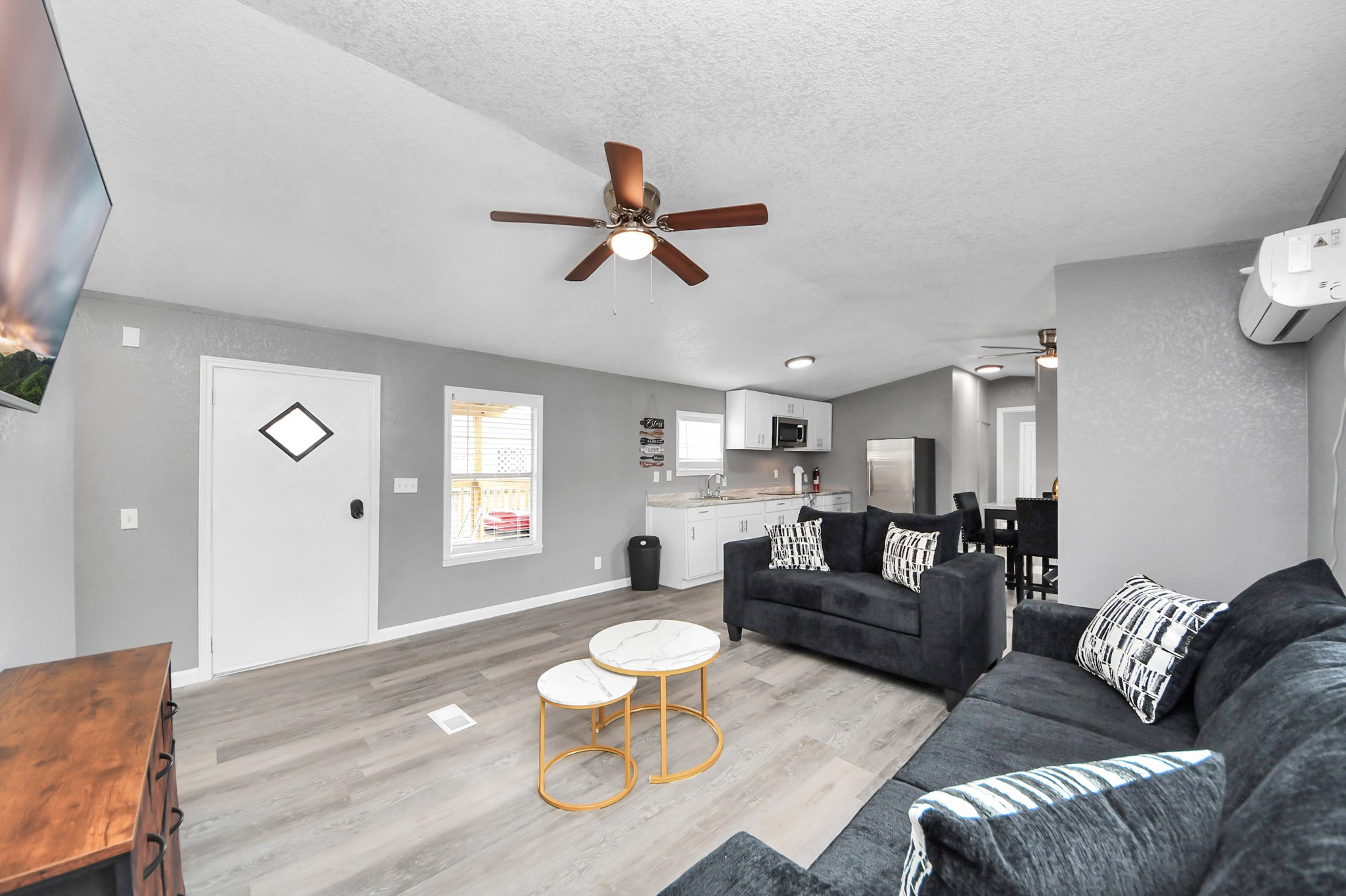 145 W Austin Avenue Property Photo 5