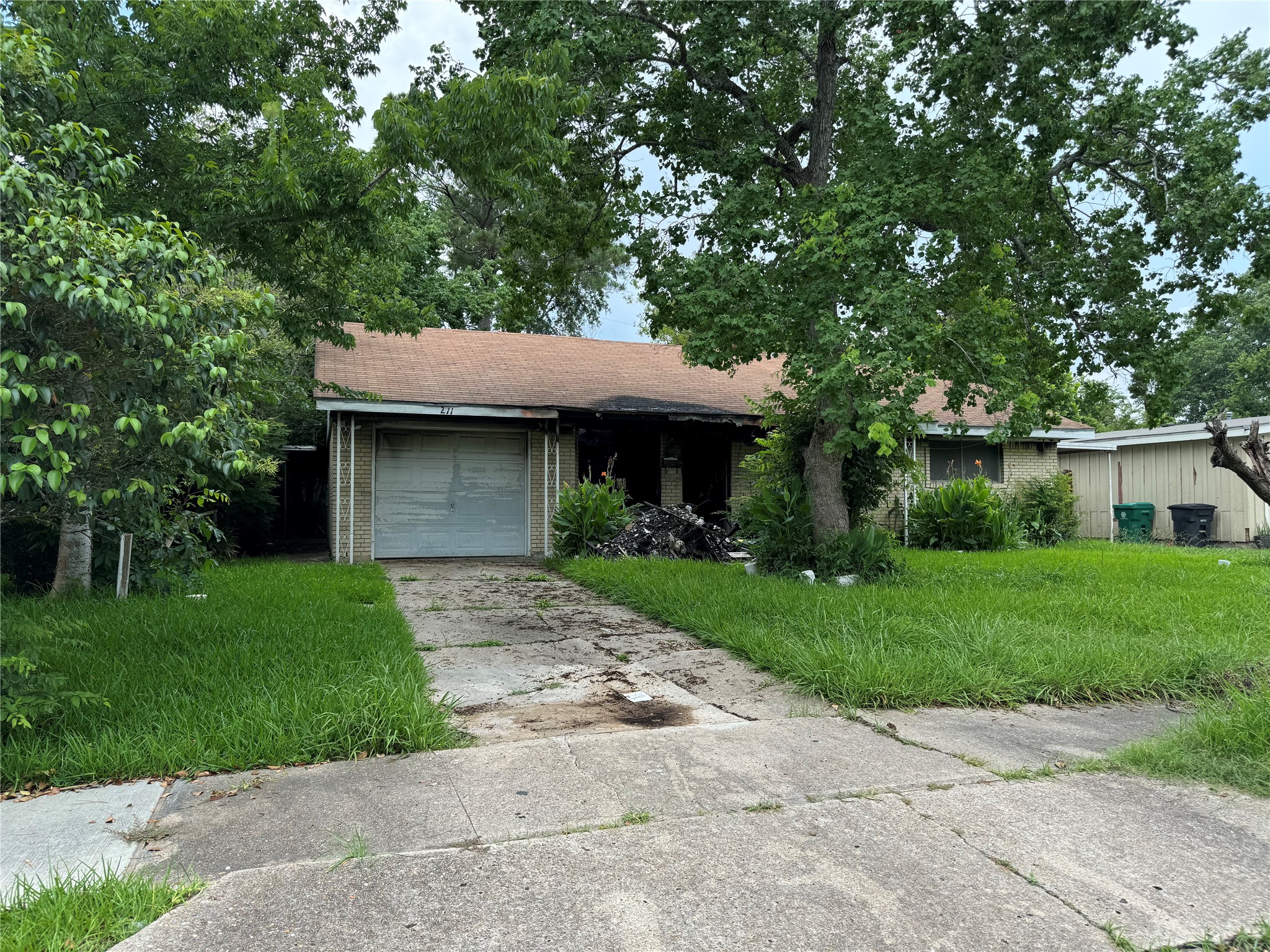 4211 Tavenor Lane Property Photo 2