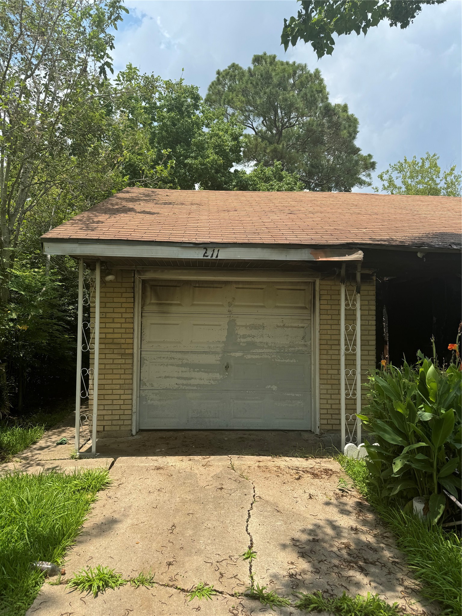 4211 Tavenor Lane Property Photo 5