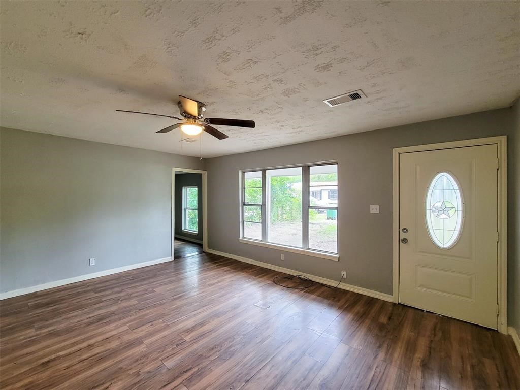 4914 Higgins Street Property Photo 2