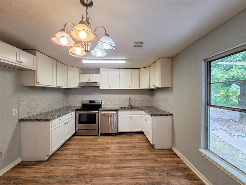 4914 Higgins Street Property Photo 4
