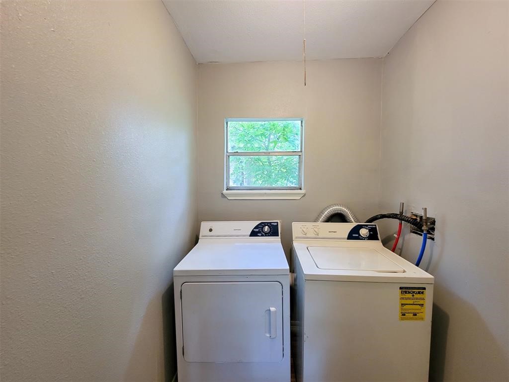 4914 Higgins Street Property Photo 6