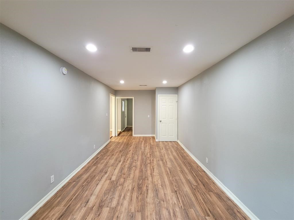 4914 Higgins Street Property Photo 7
