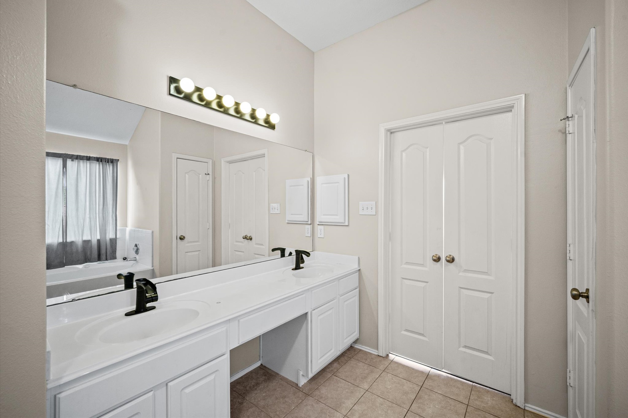 8711 Sandusky Court Property Photo 18