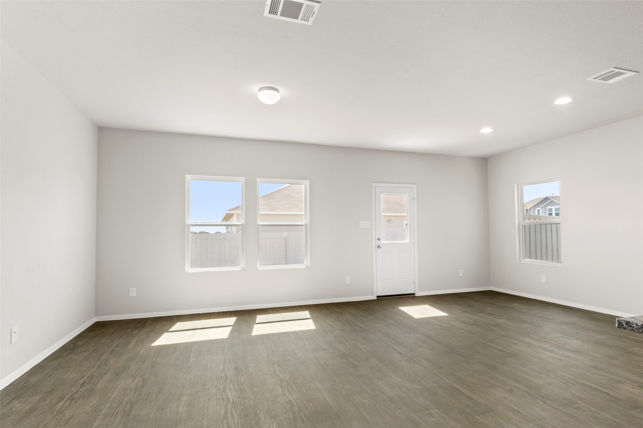 465 Hunters Crossing Drive Property Photo 6