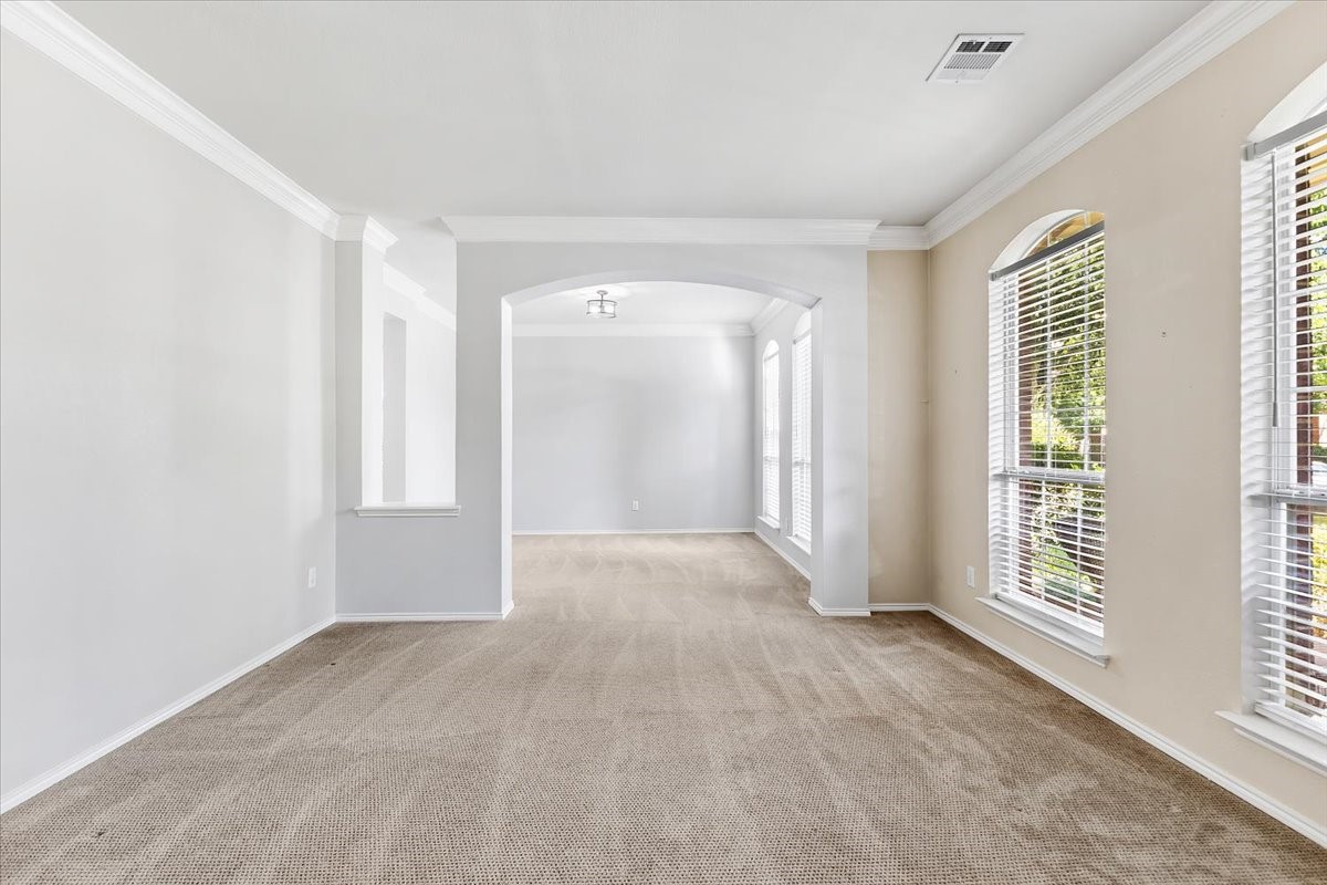 1121 London Drive Property Photo 11