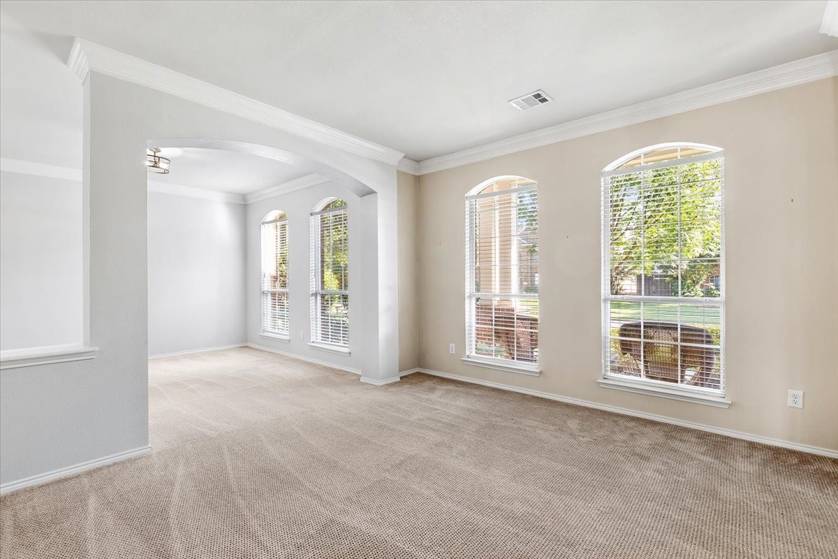 1121 London Drive Property Photo 12