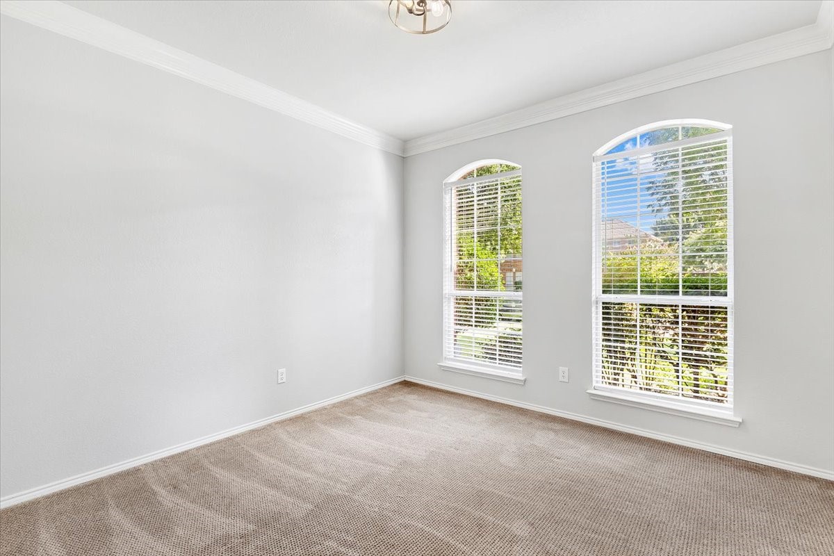 1121 London Drive Property Photo 13