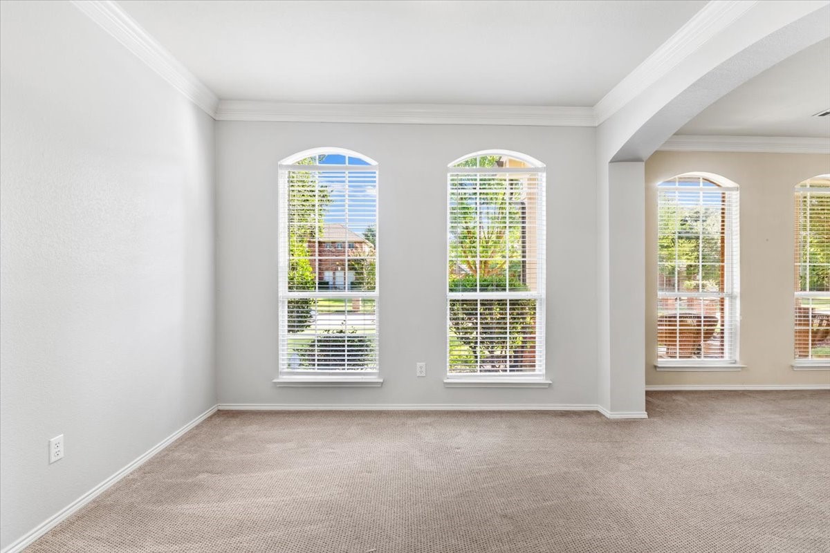 1121 London Drive Property Photo 14