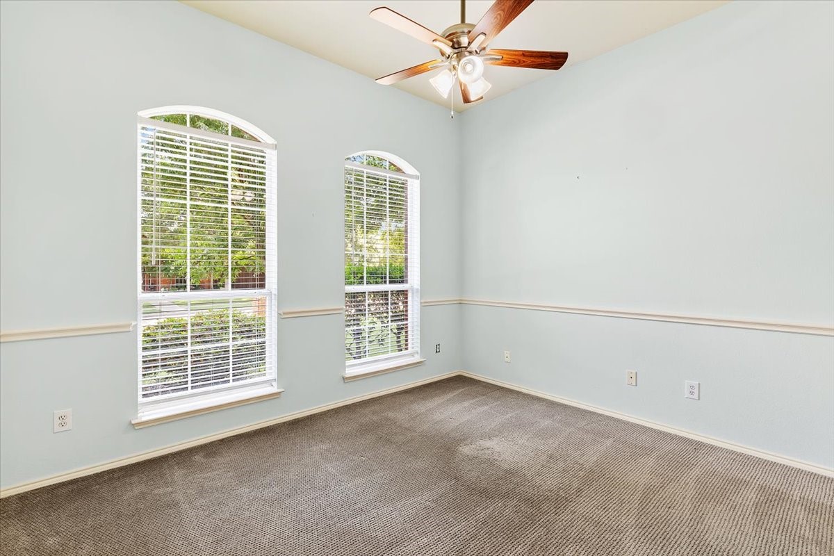 1121 London Drive Property Photo 15