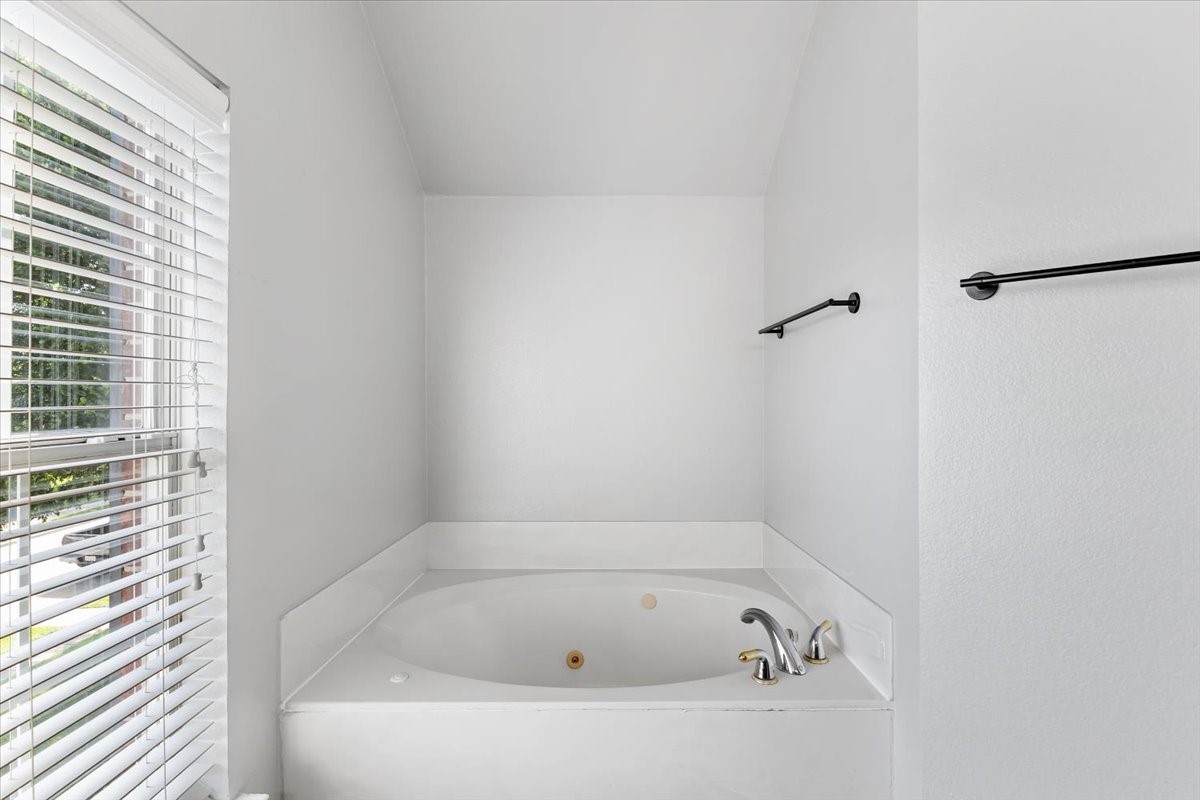 1121 London Drive Property Photo 32