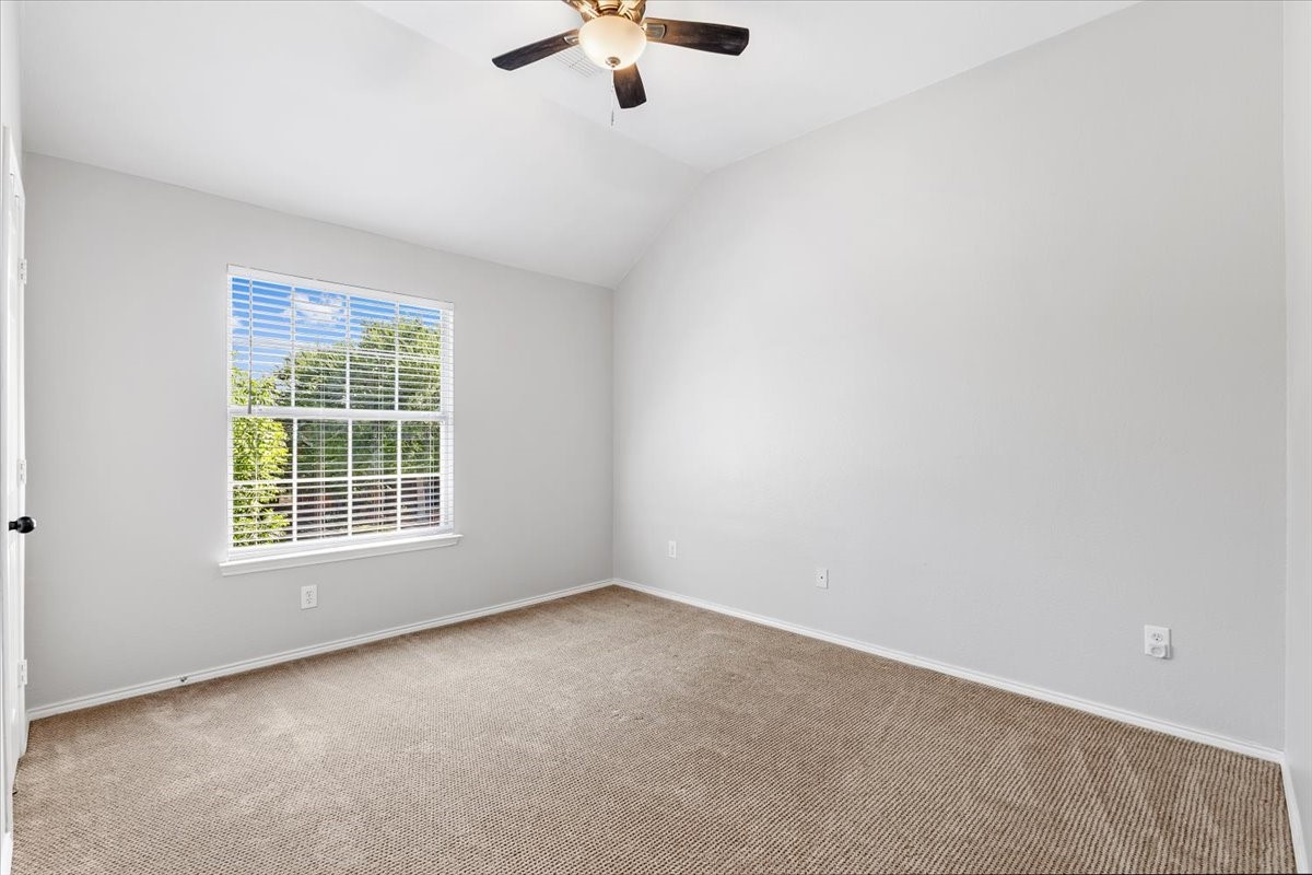 1121 London Drive Property Photo 36