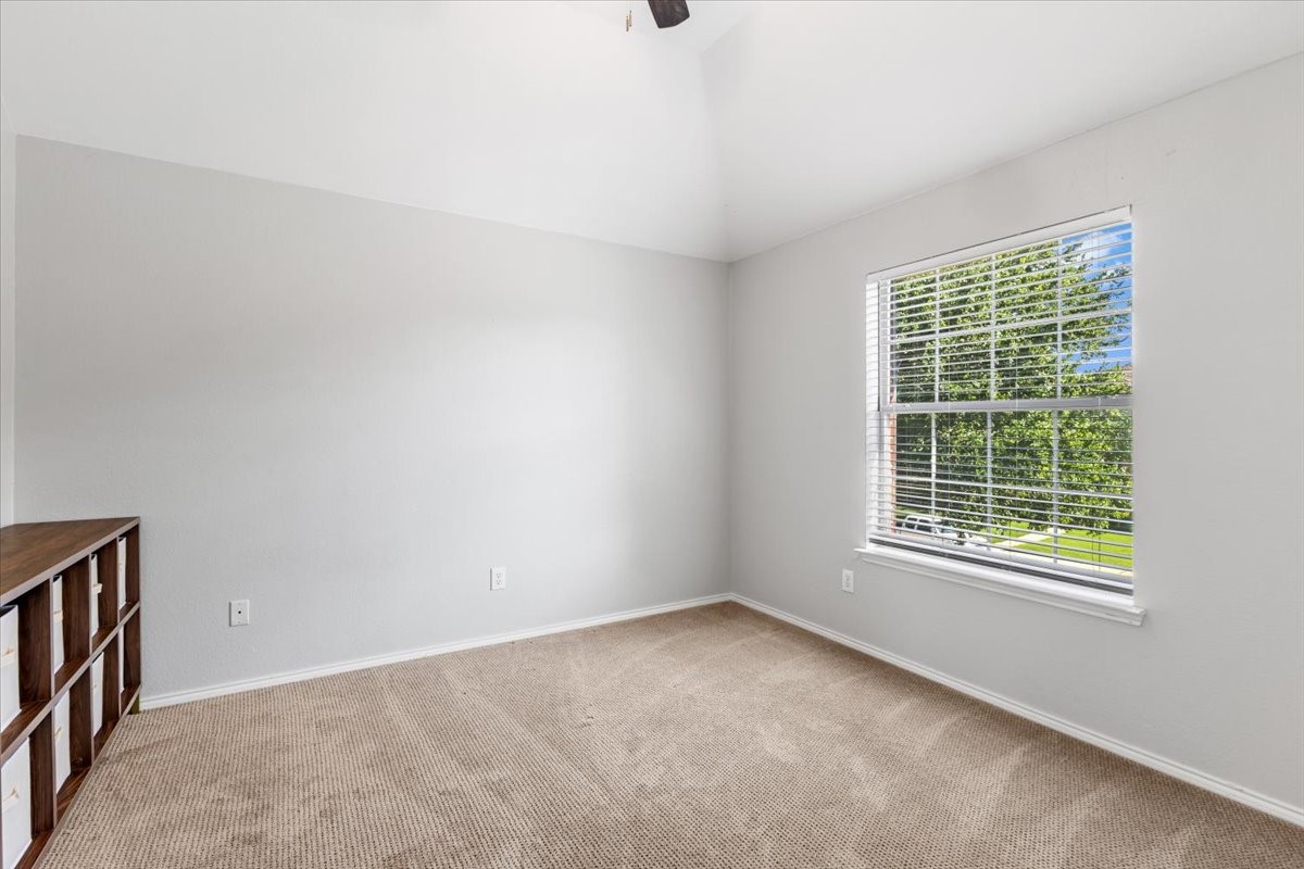 1121 London Drive Property Photo 37