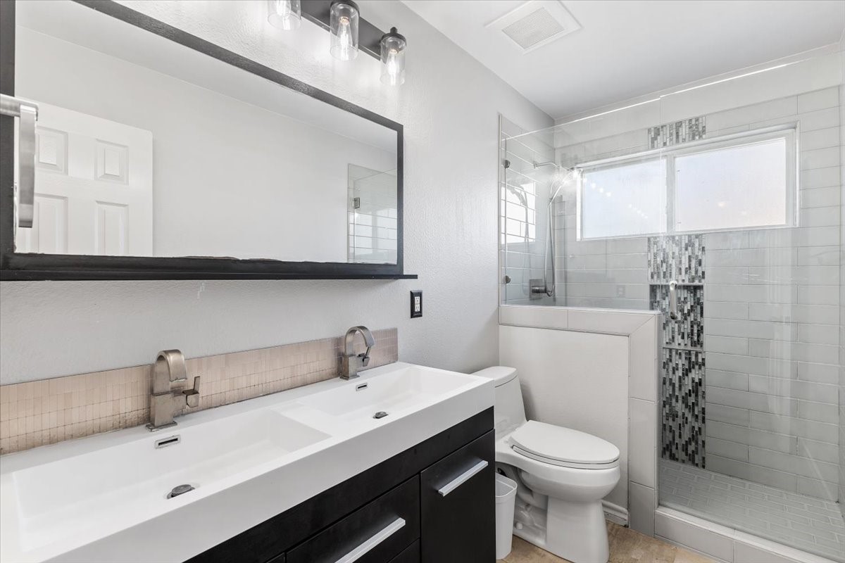 1121 London Drive Property Photo 38