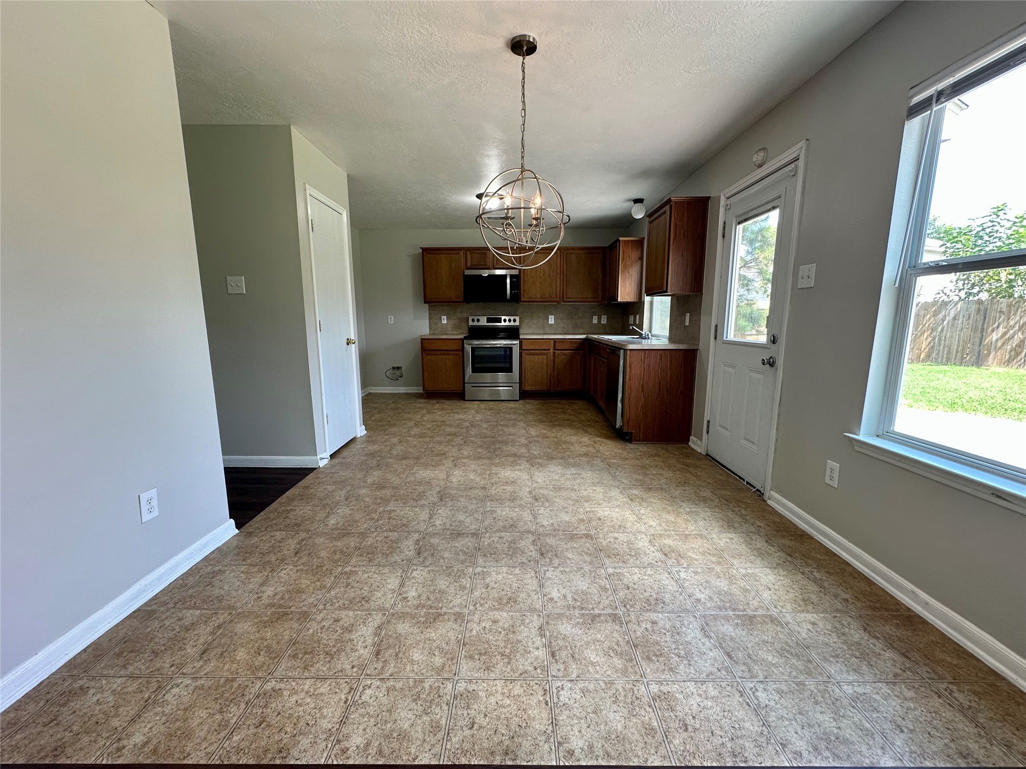 8607 Heather Bluff Court Property Photo 4