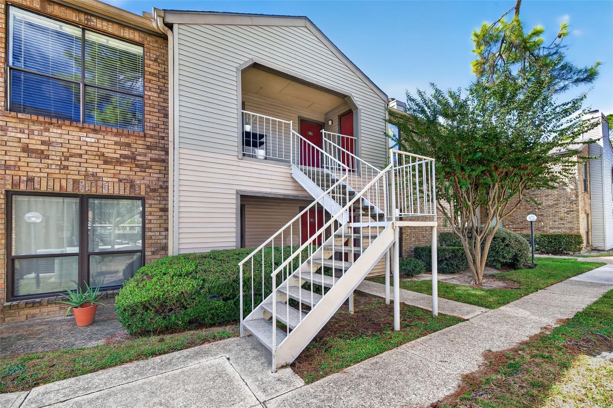 2025 Augusta Drive # 701, Houston TX 77057 Property Photo 1