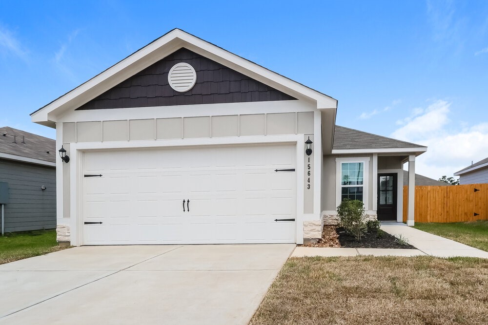 15643 Plum Brook Drive Property Photo 1