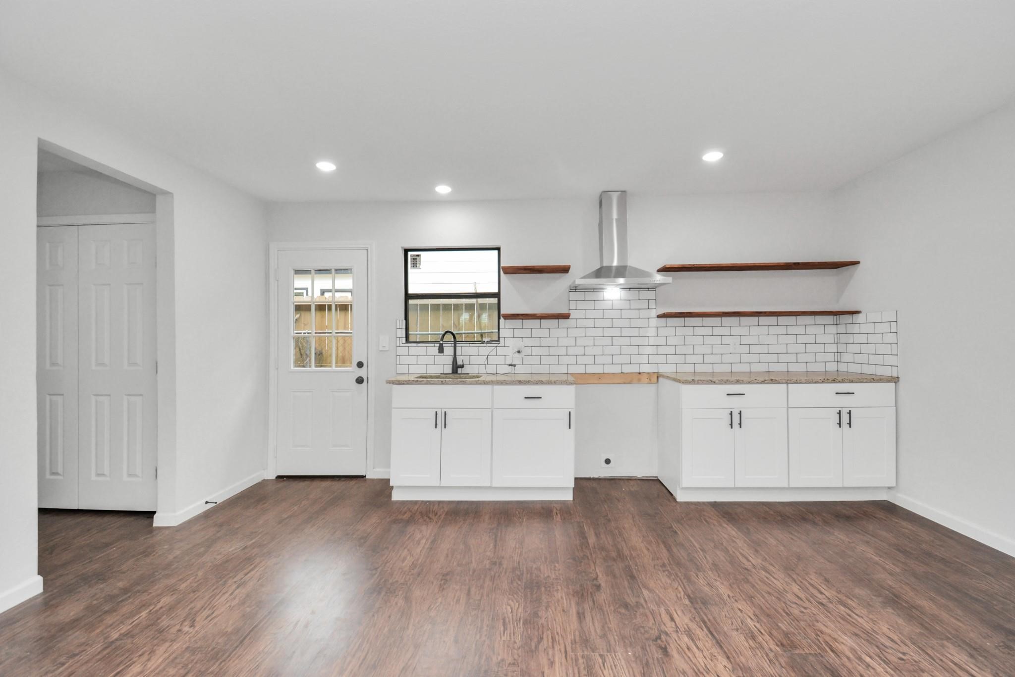 262 1/2 De Boll Street Property Photo 7