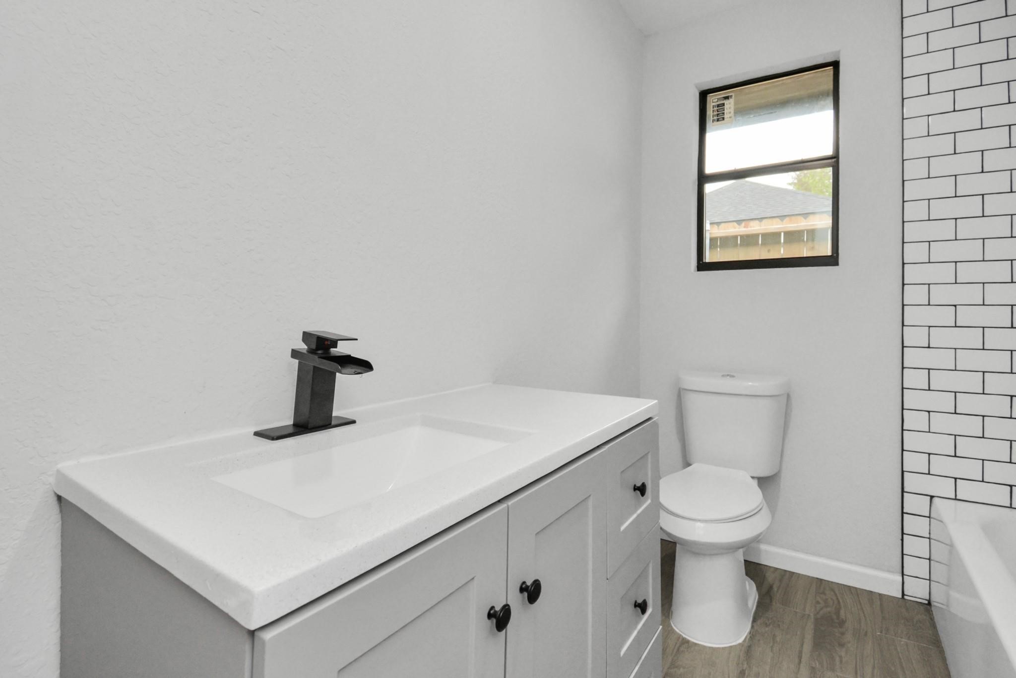 262 1/2 De Boll Street Property Photo 16