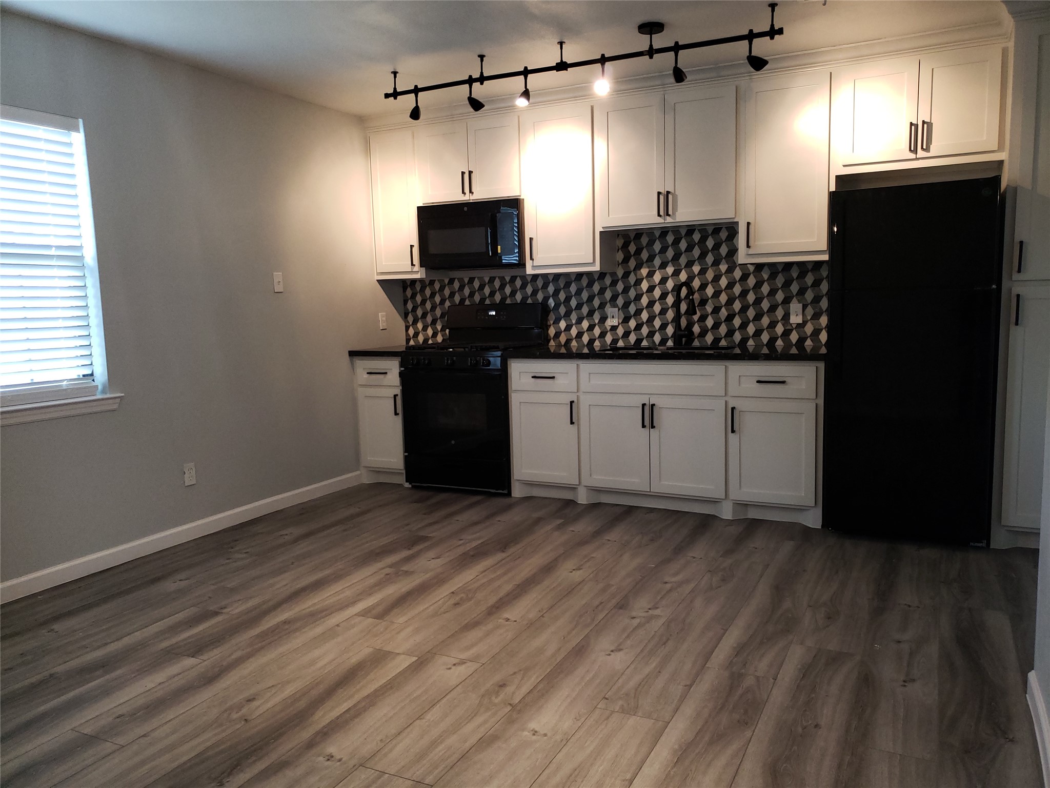1503 Ryon Street B Property Photo 2