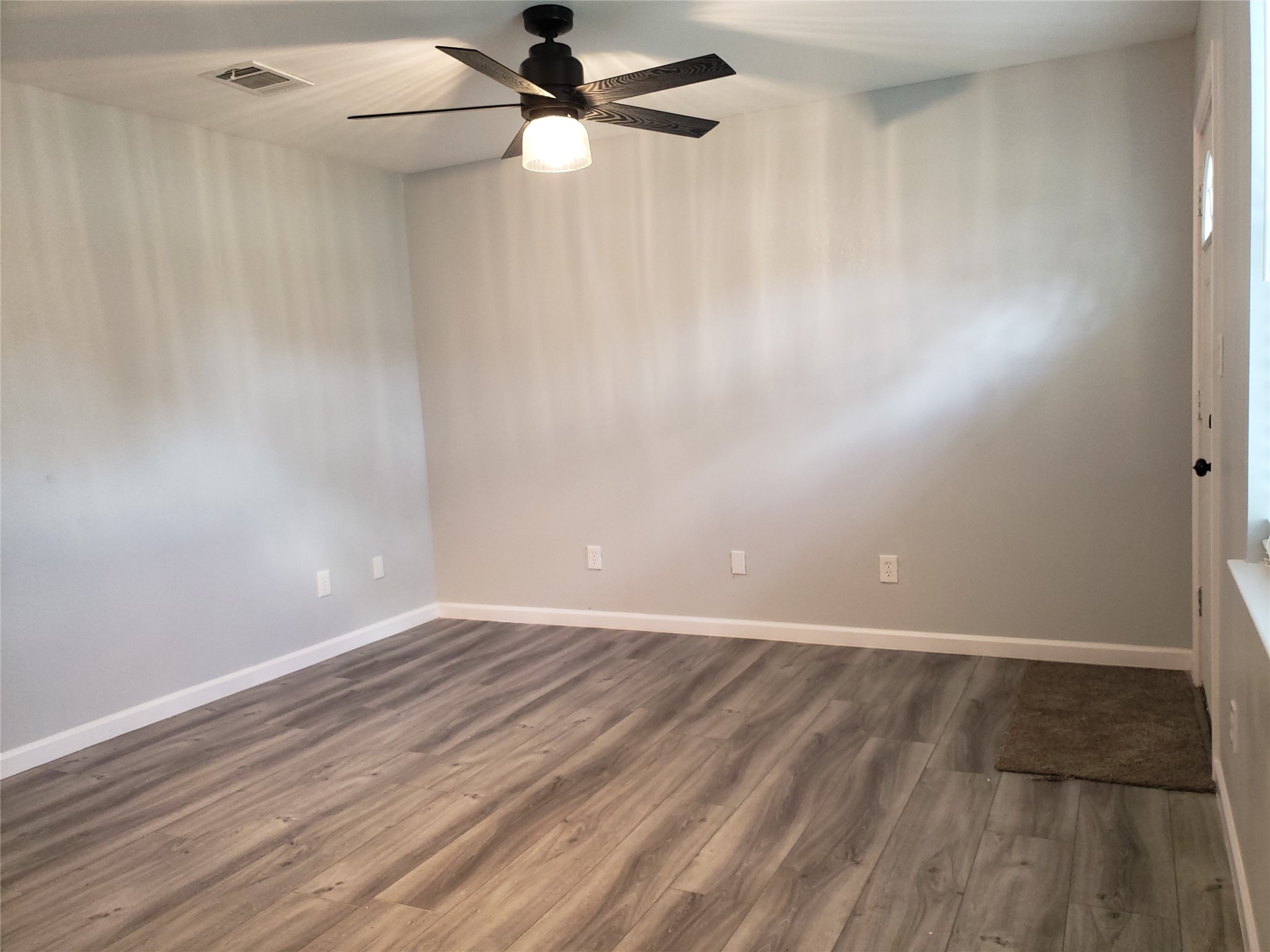 1503 Ryon Street B Property Photo 3