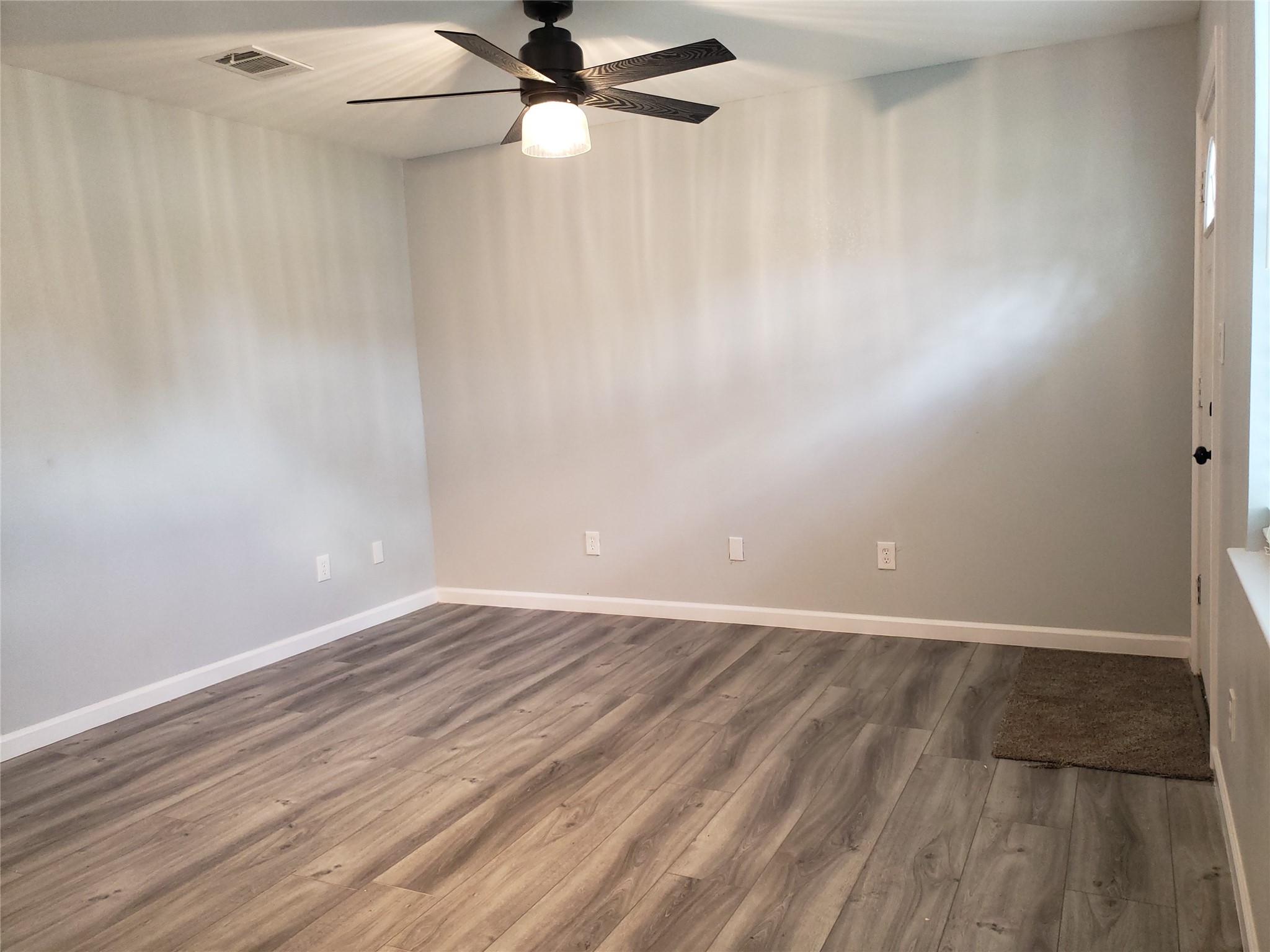 1503 Ryon Street B Property Photo 4