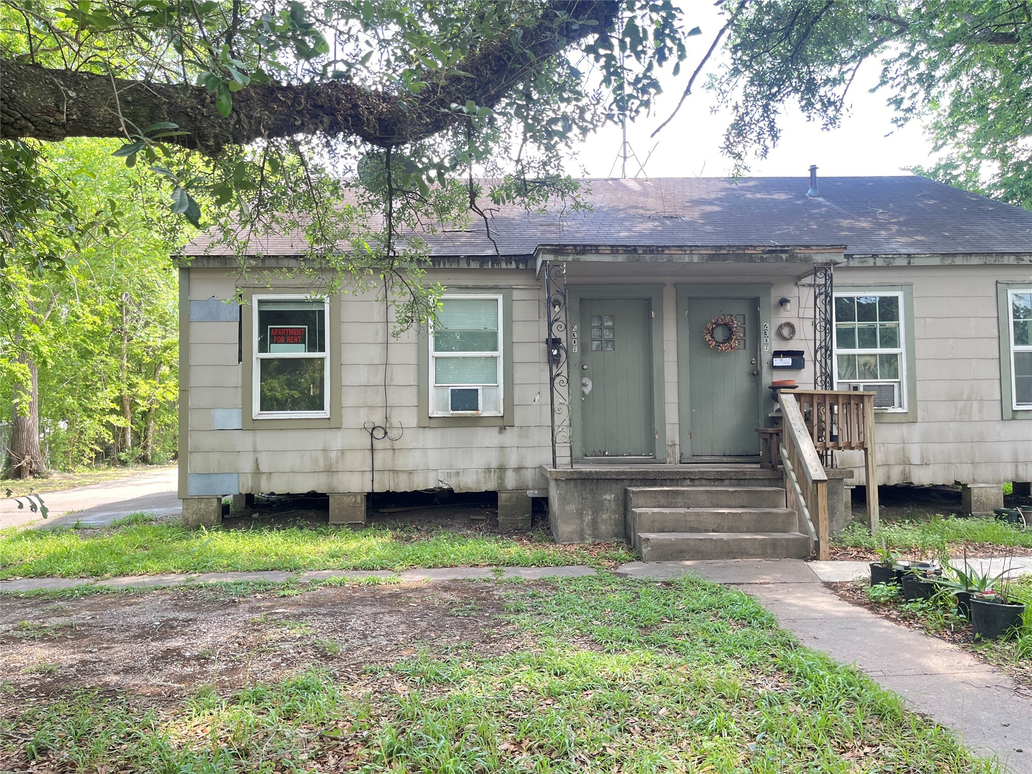 2308 8th St Property Photo 1