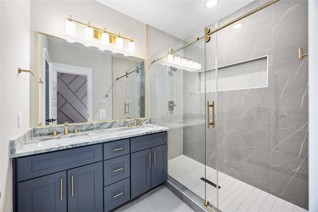 4624 Mayflower Street B Property Photo 26