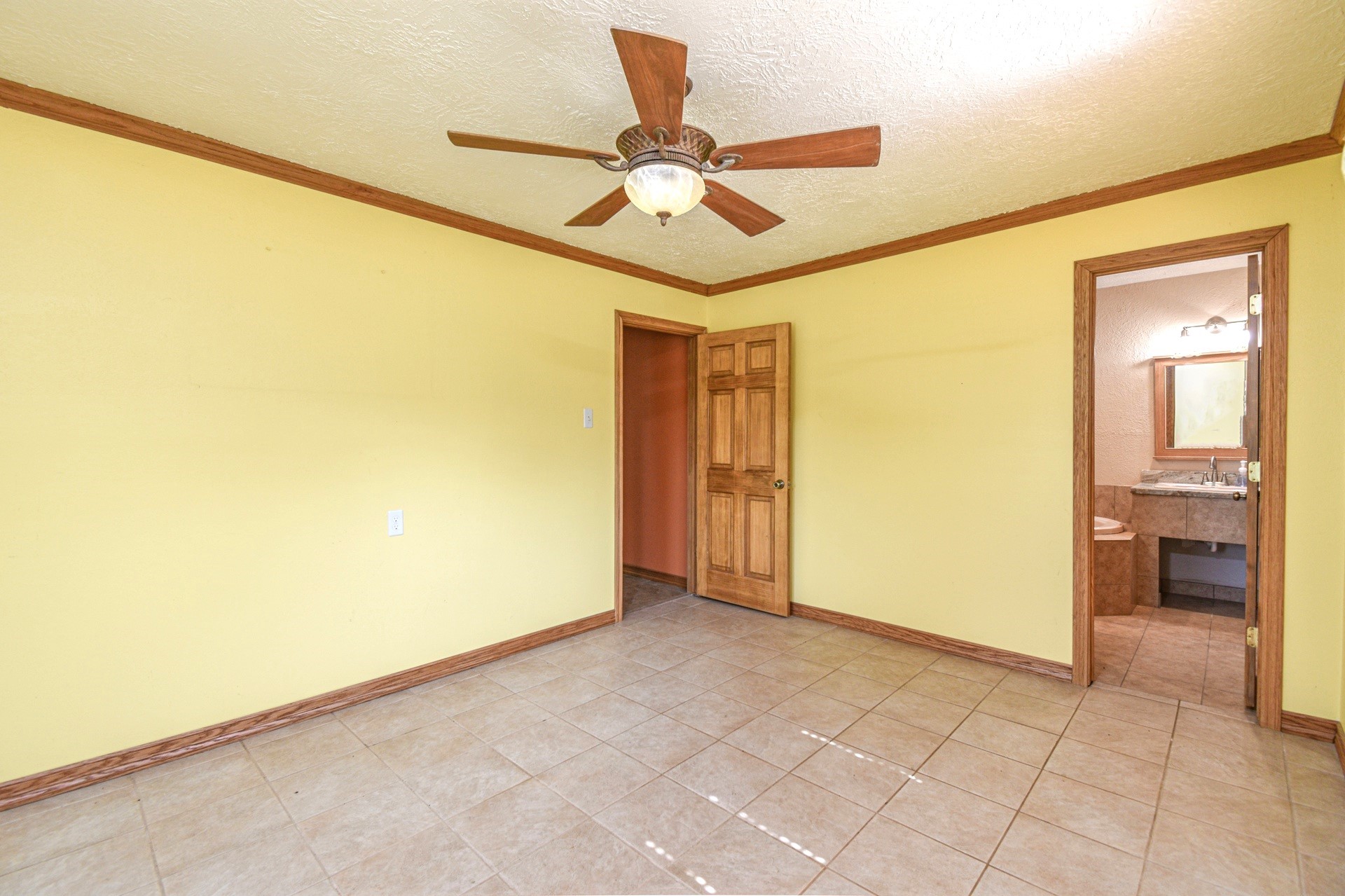 36920 Cougar Drive Property Photo 9