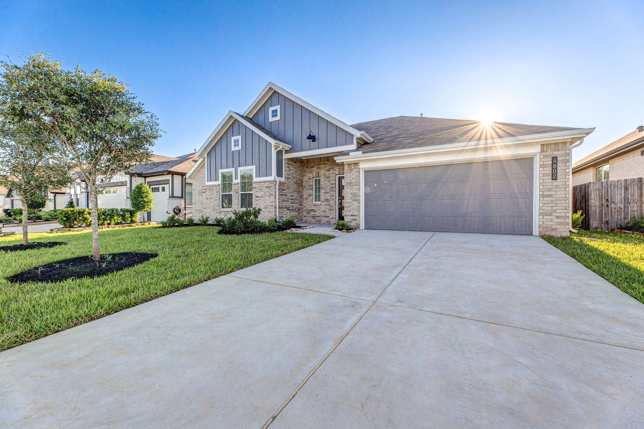 4802 Seabourne Landing Drive Property Photo 2