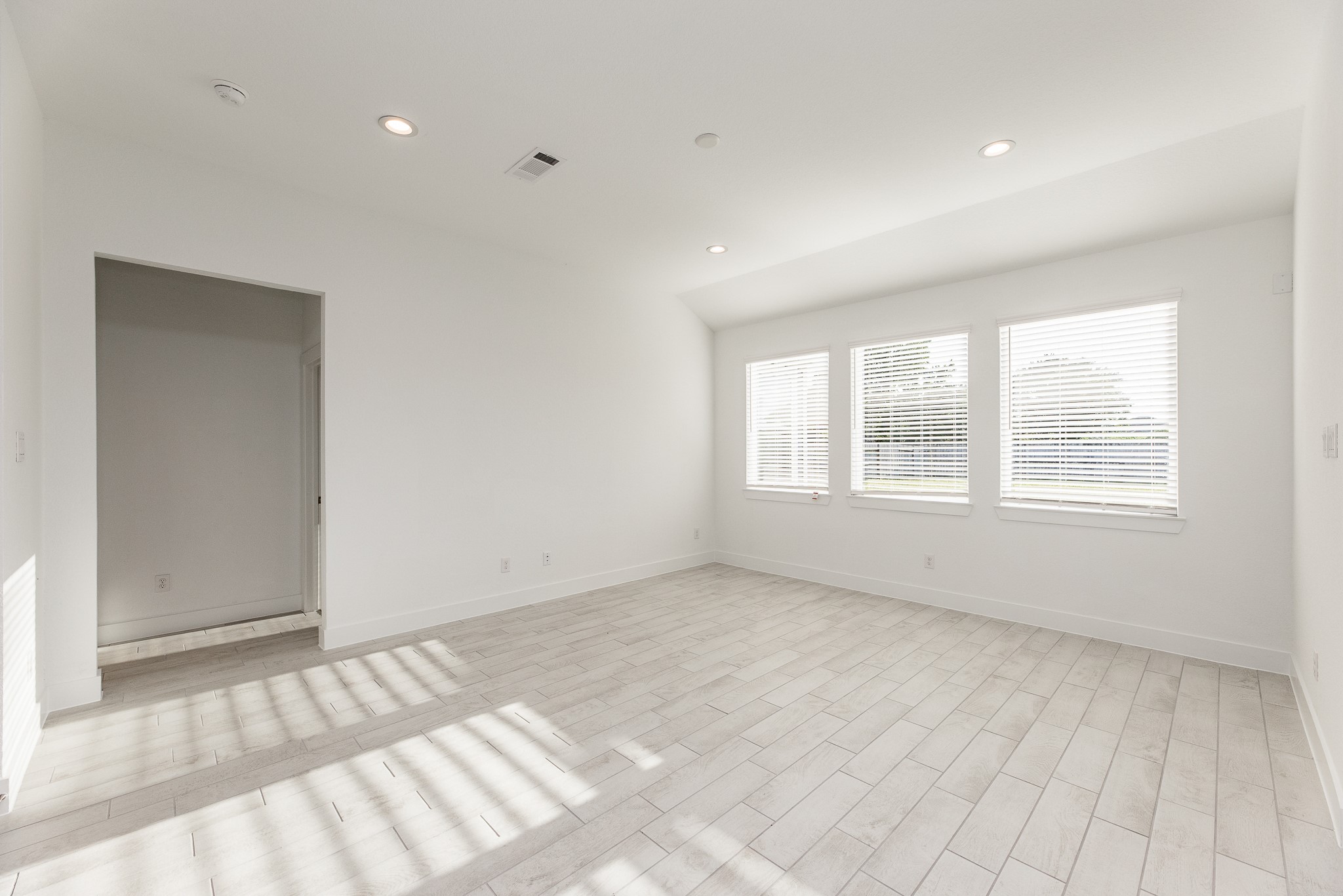 4802 Seabourne Landing Drive Property Photo 7