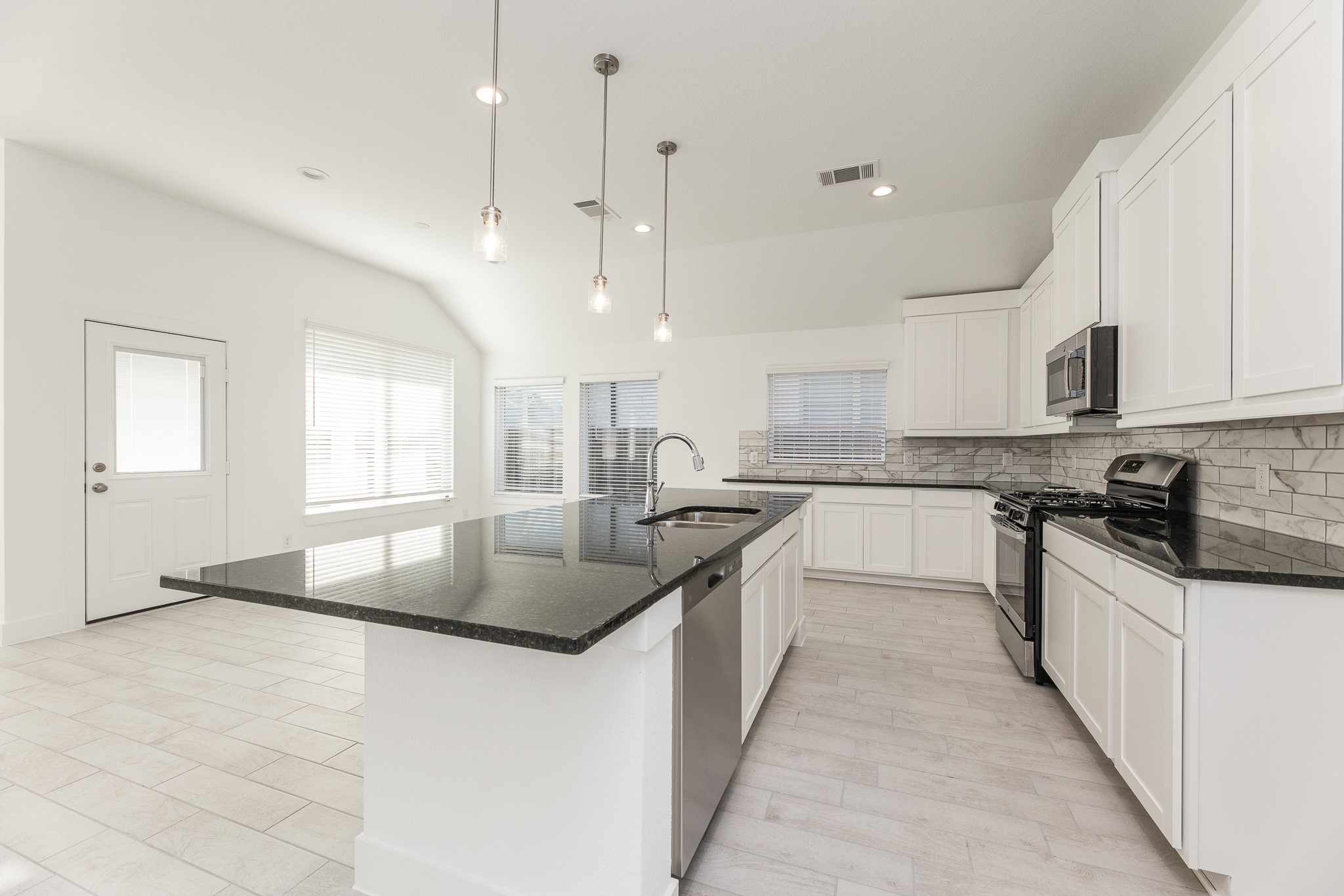 4802 Seabourne Landing Drive Property Photo 12