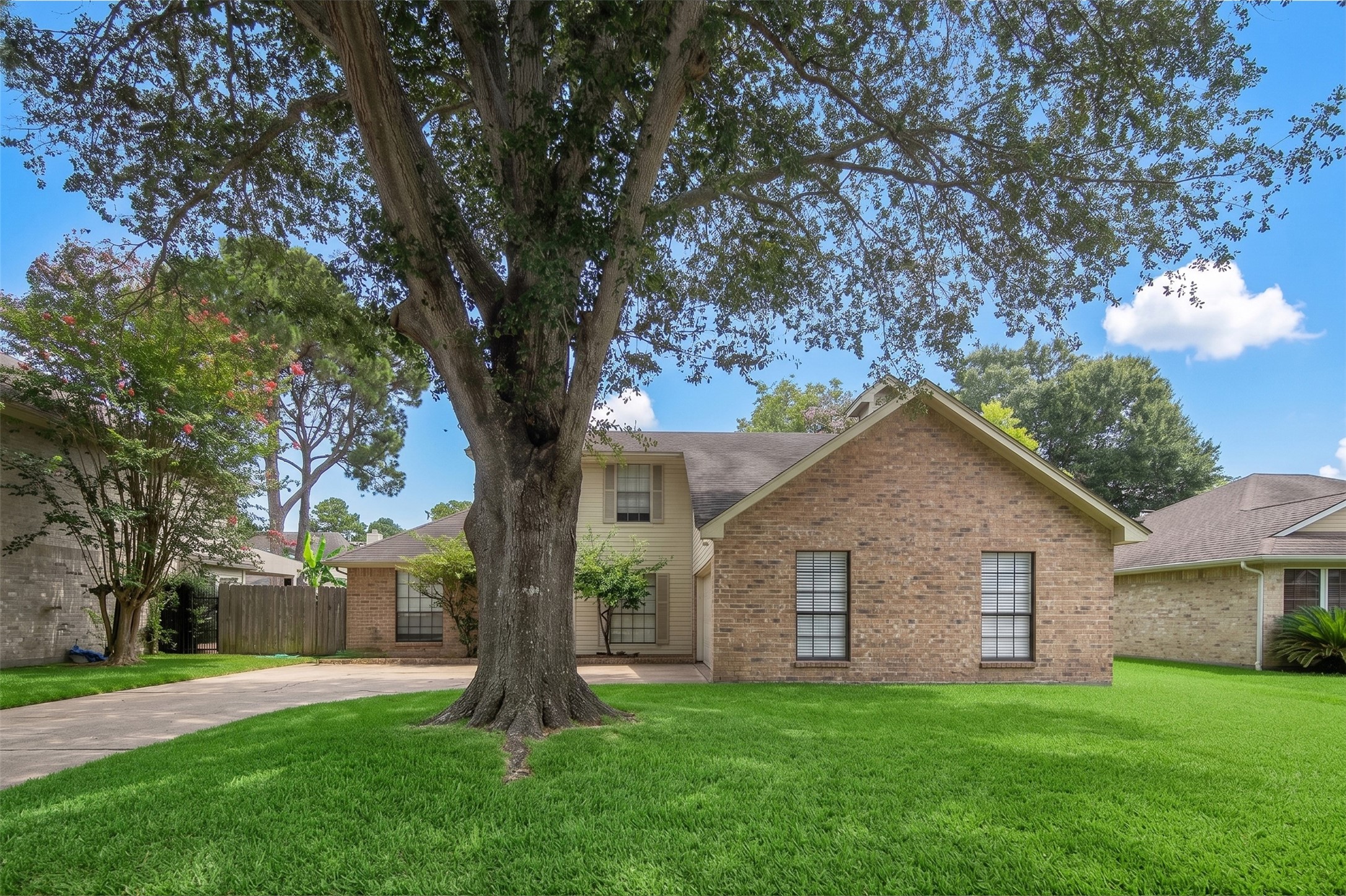 21627 Park Brook Drive Property Photo 2