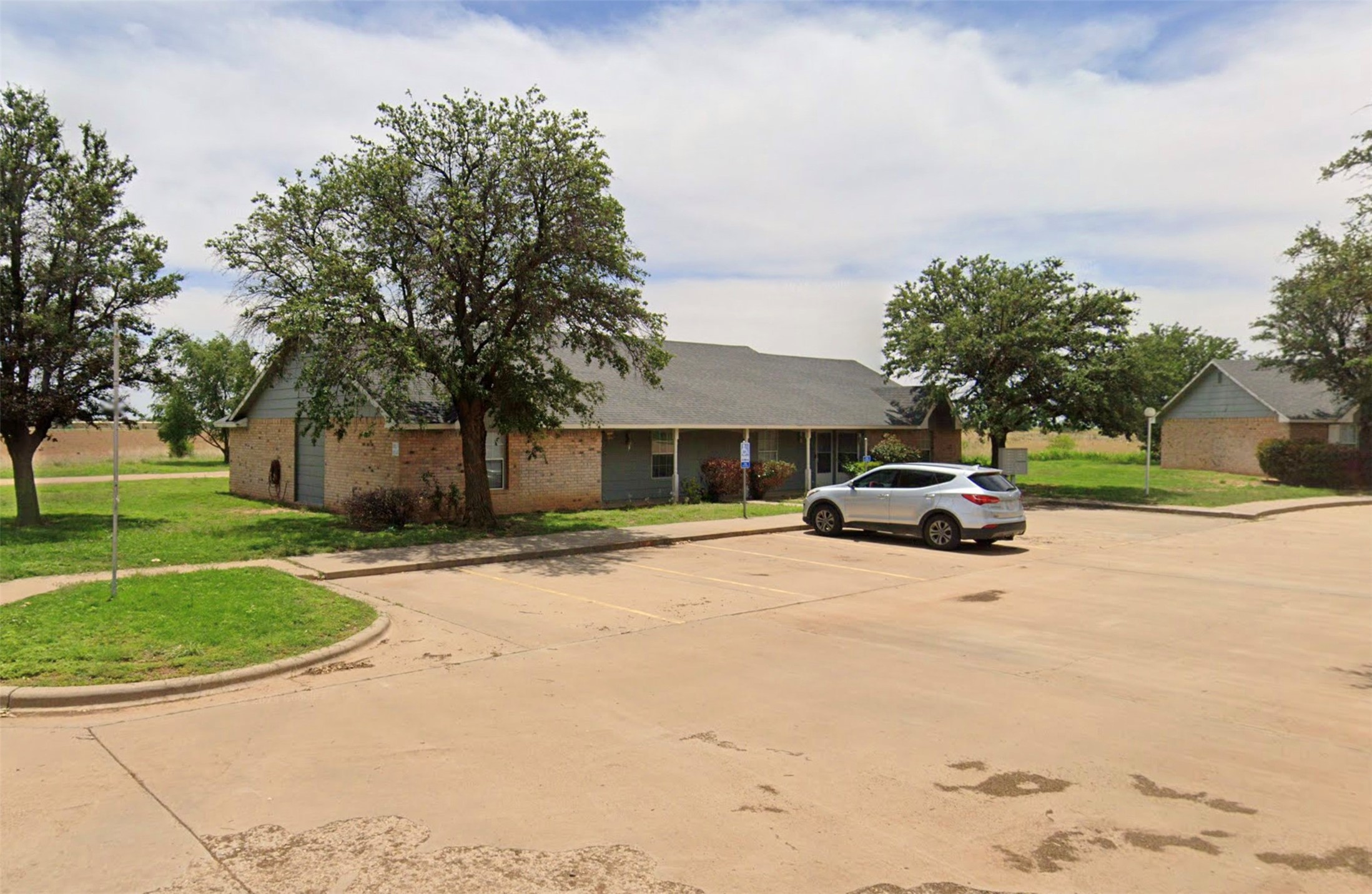 1601 S Wicker Property Photo 2