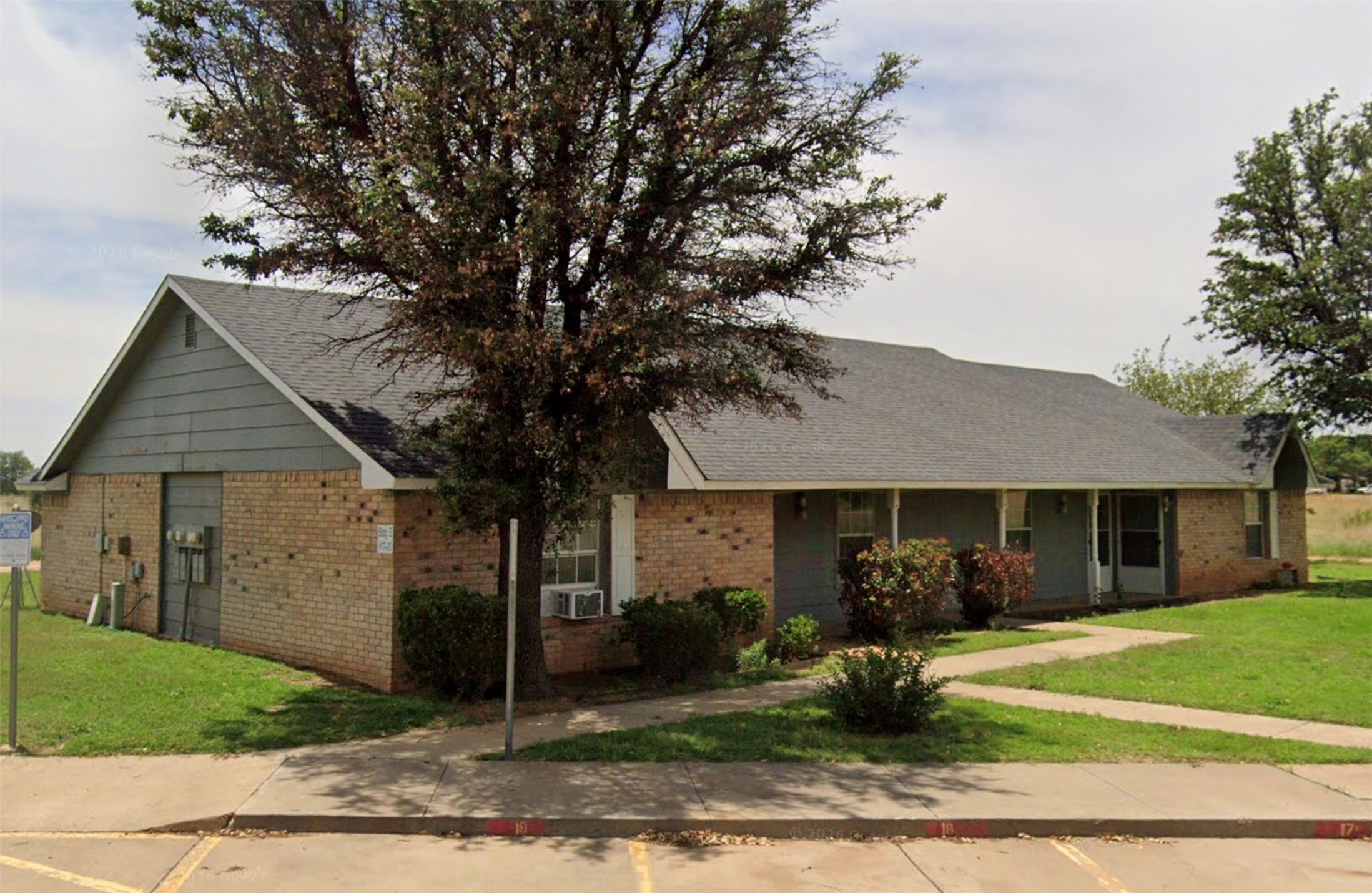 1601 S Wicker Property Photo 5