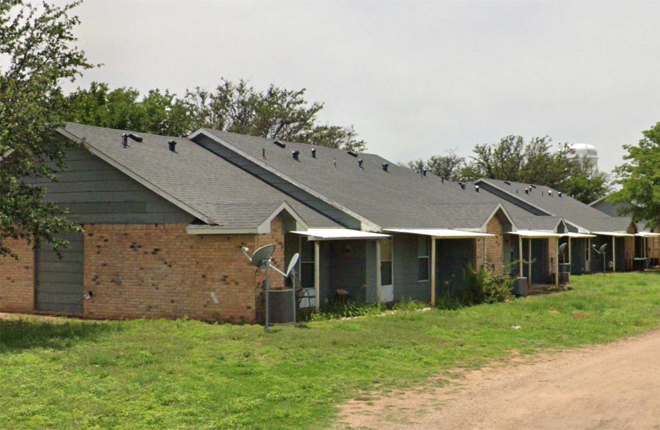 1601 S Wicker Property Photo 8