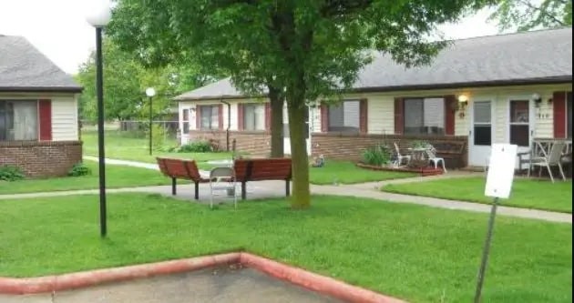 814 Gwynne St Property Photo 6