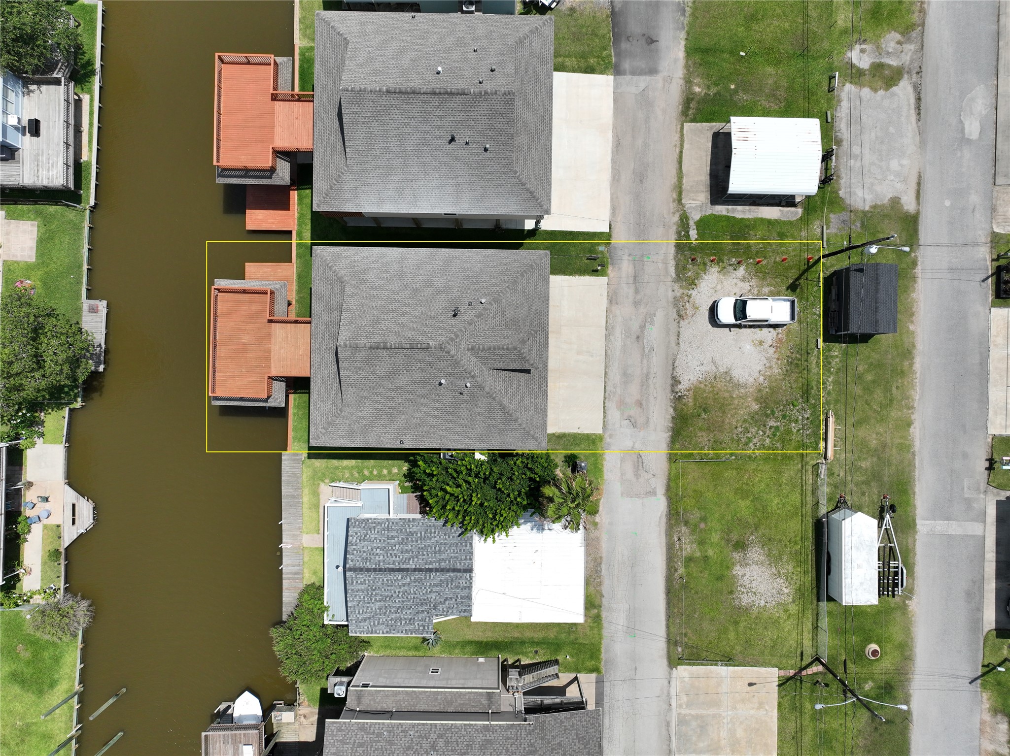 18 Edgewater Property Photo 2