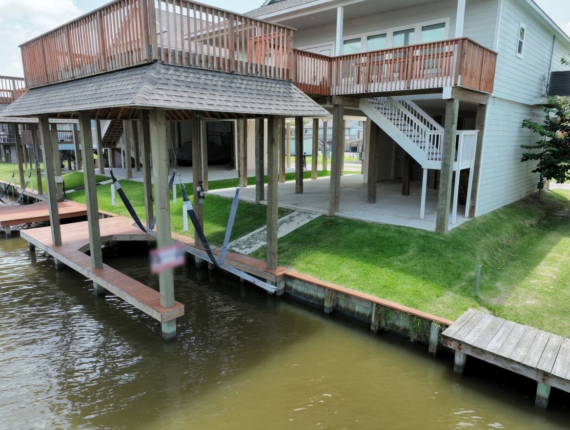 18 Edgewater Property Photo 14