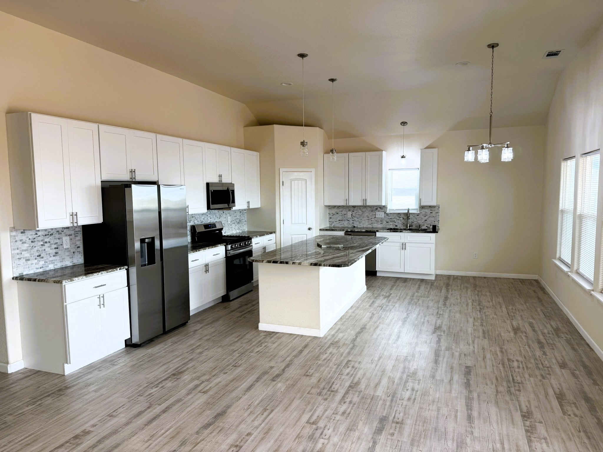 18 Edgewater Property Photo 16
