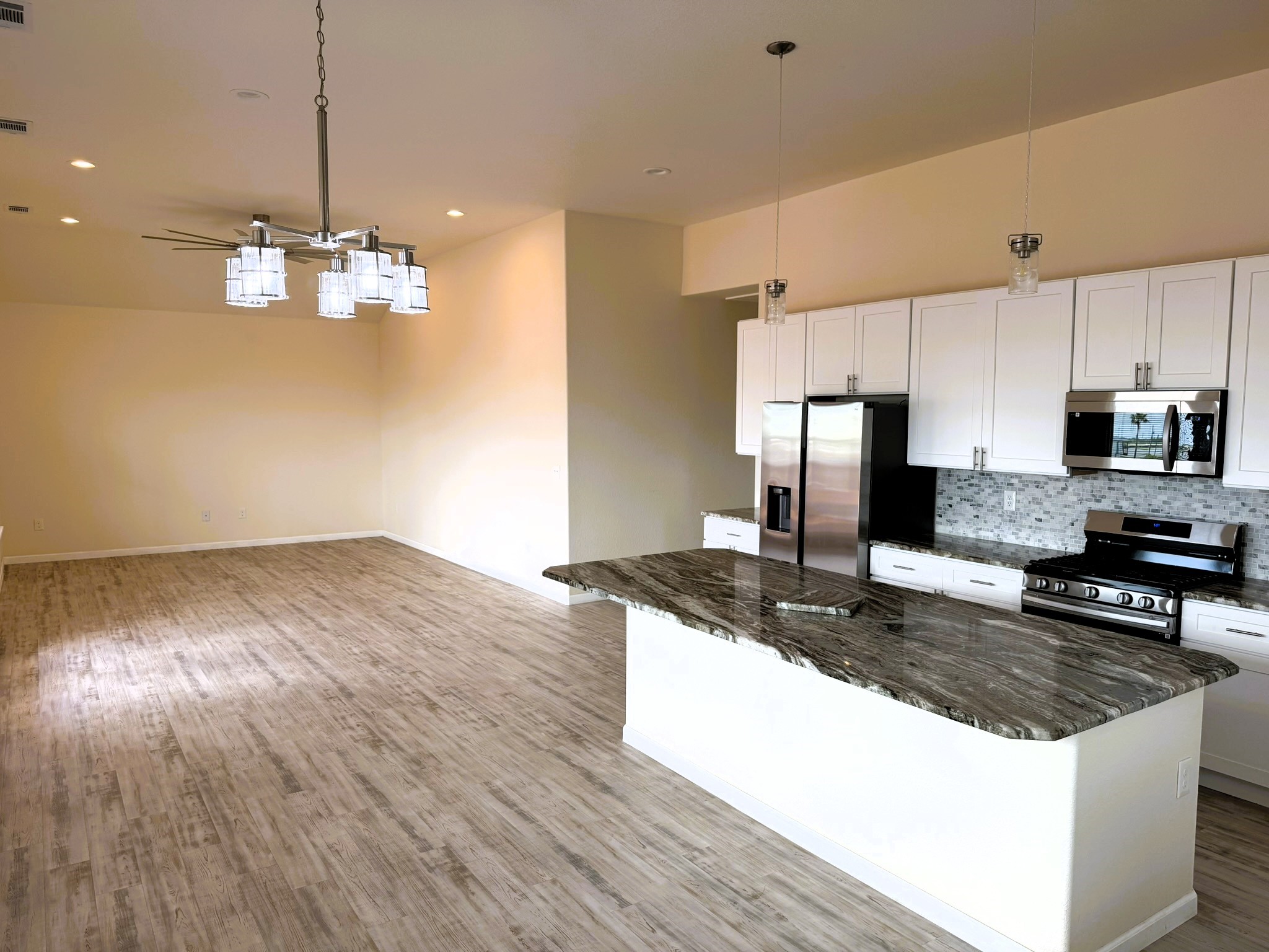 18 Edgewater Property Photo 18