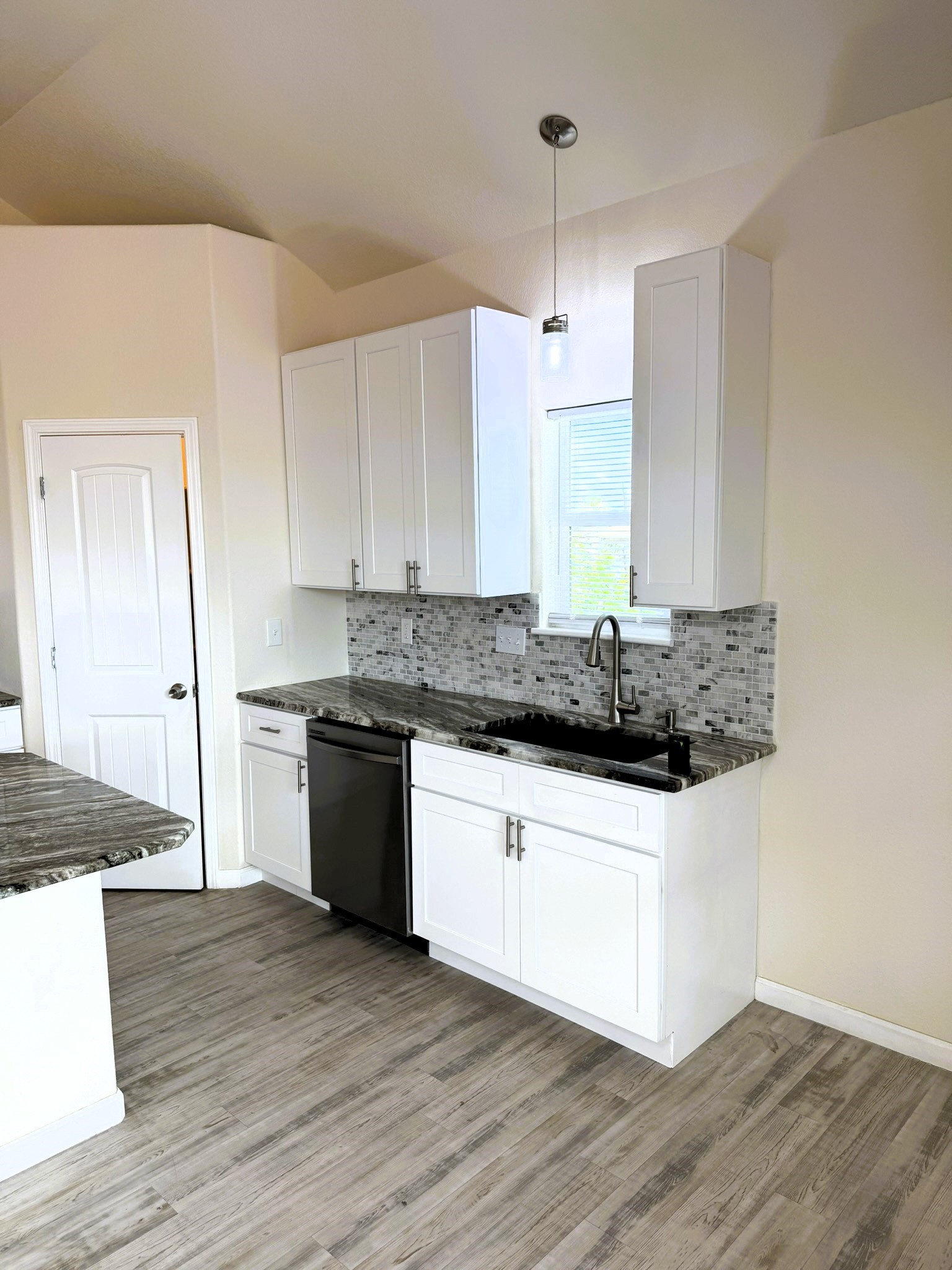 18 Edgewater Property Photo 19