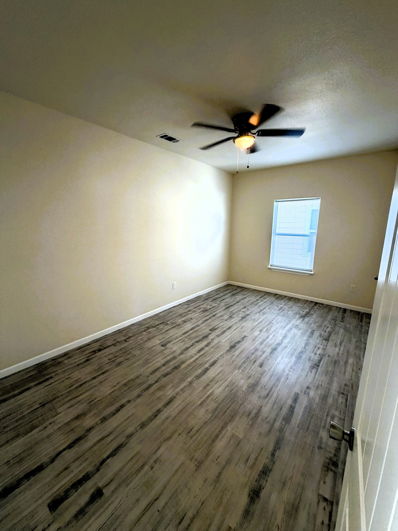 18 Edgewater Property Photo 20