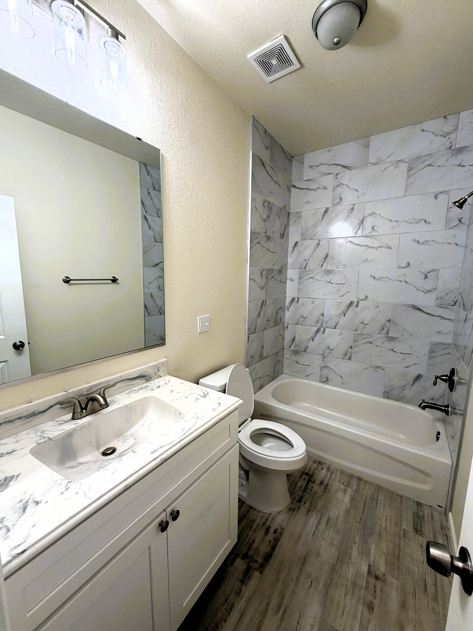 18 Edgewater Property Photo 21