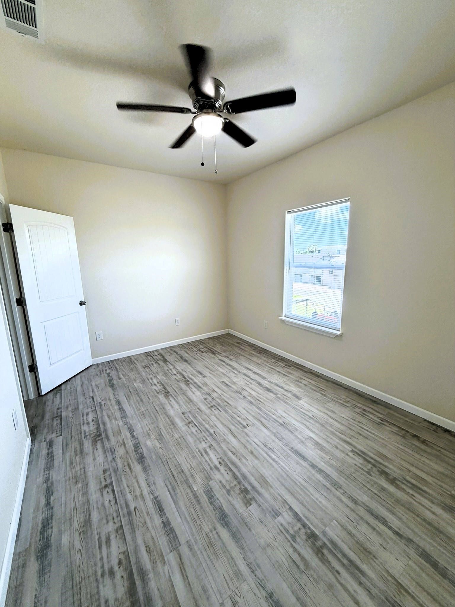 18 Edgewater Property Photo 22