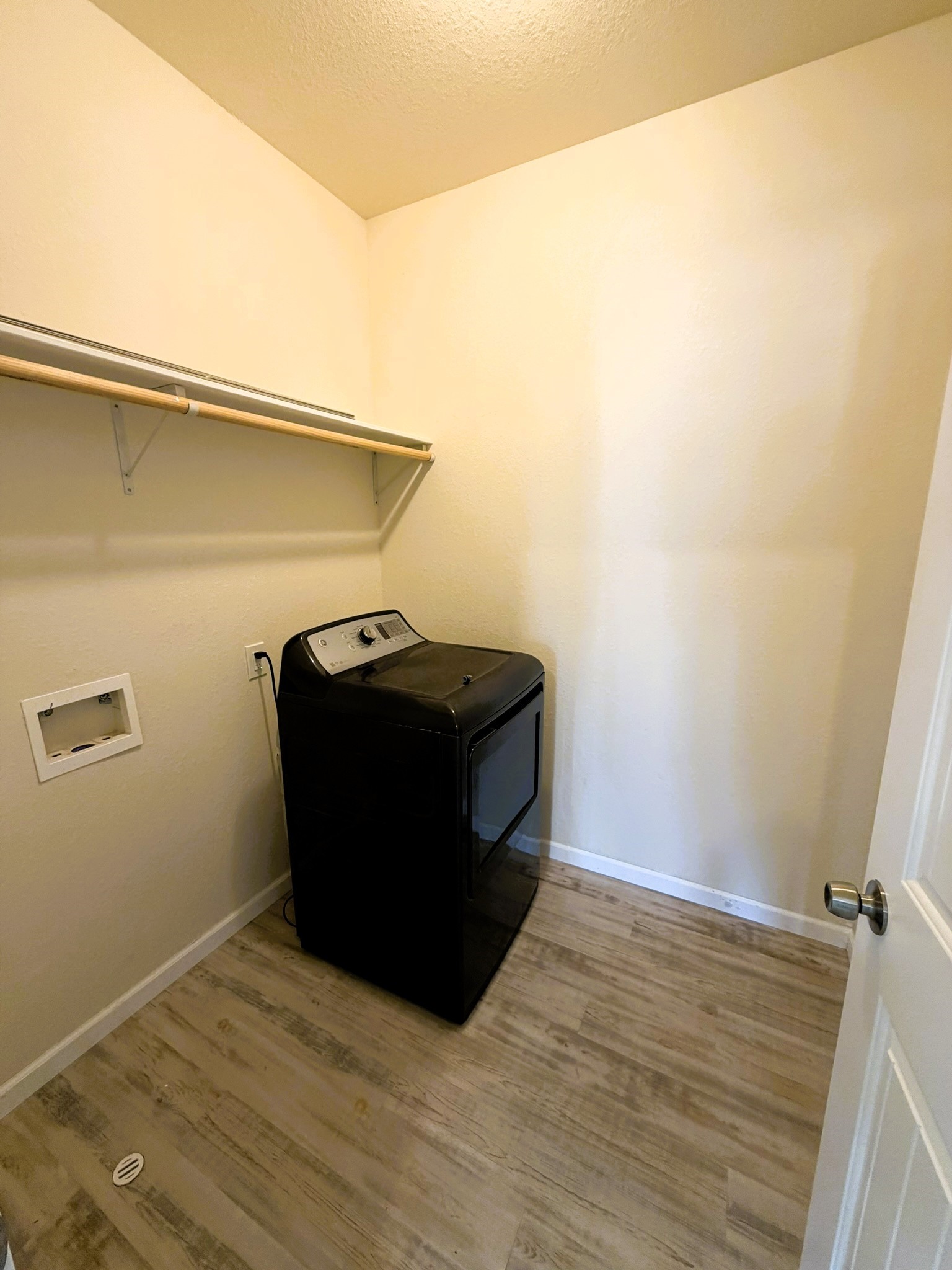 18 Edgewater Property Photo 23